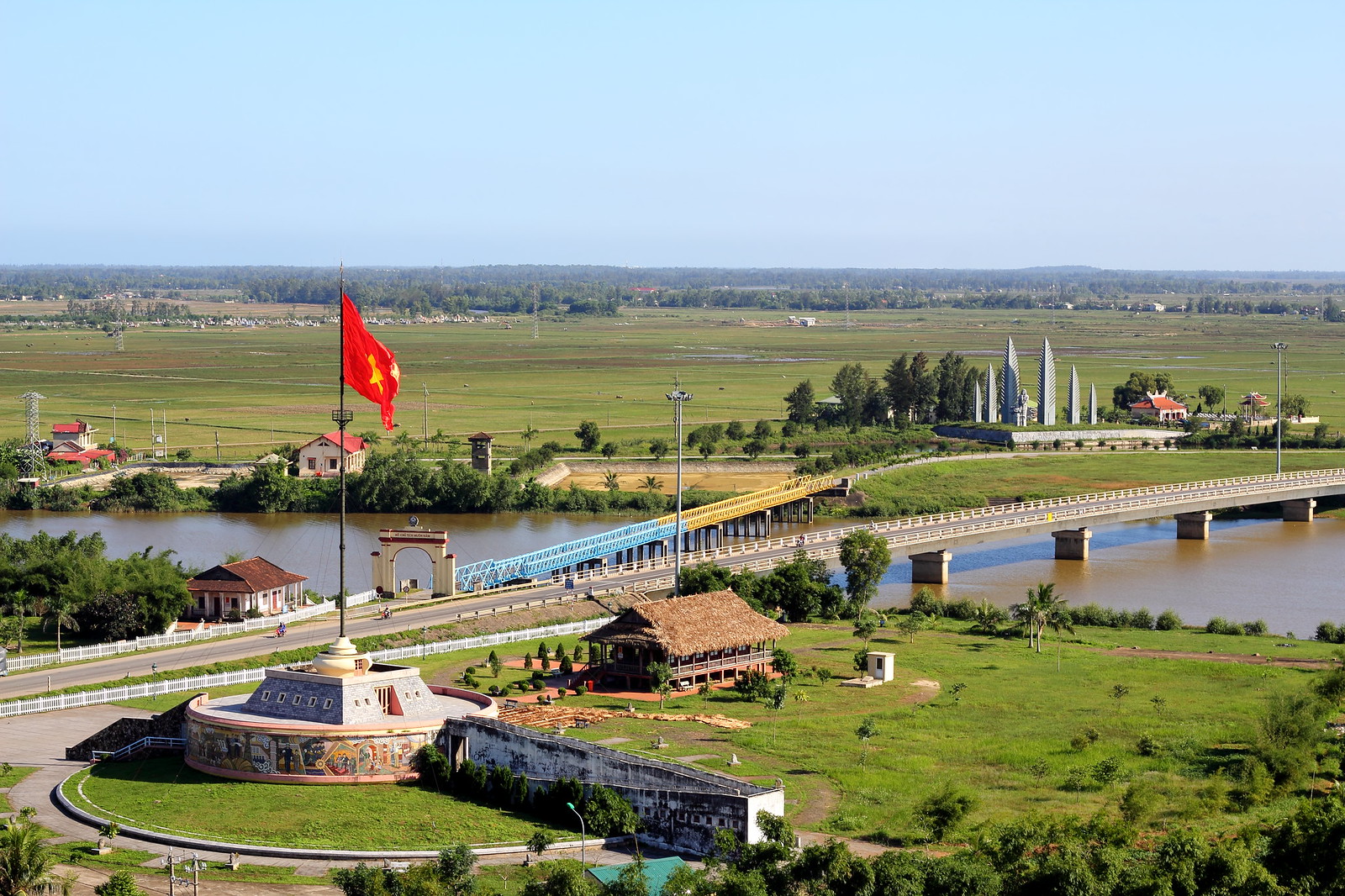 cau-hien-luong-song-ben-hai